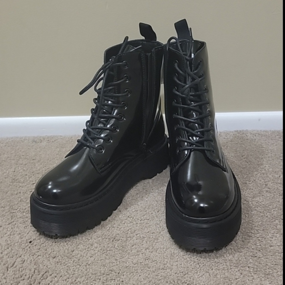 Cushionaire boots size 10 NWT